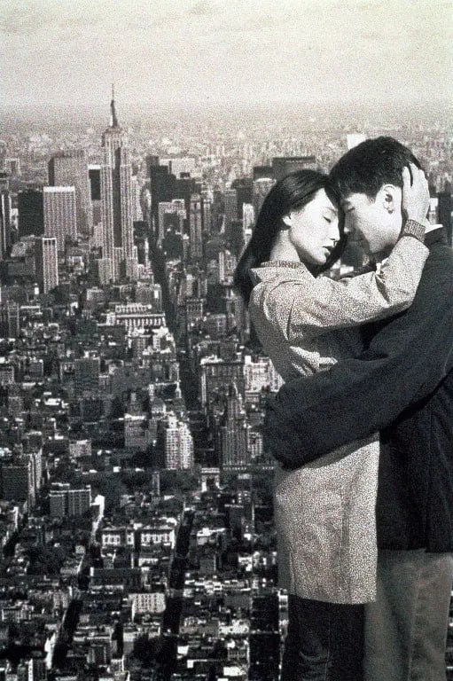 名称：甜蜜蜜 (1996)描述：　改革开放初期，黎小军(黎明 饰)告别女友小婷(杨恭如 饰)从天津(国语版中为无锡)来到香港讨生活，期望有天挣到大钱把小婷接来与之风风光光地成婚，没料想日子会比想象中的难熬许多
