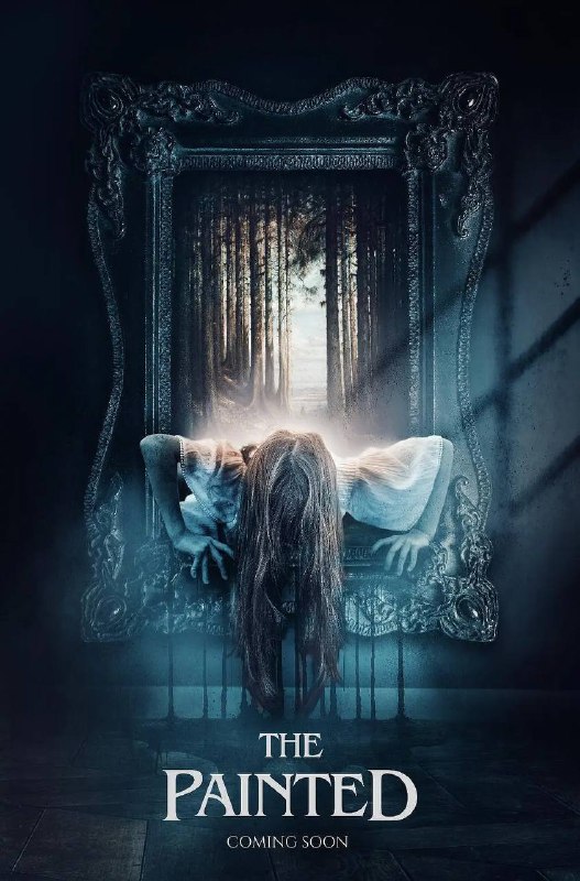 名称：幽灵画像(2024) 1080P 中英字幕描述：一个20世纪60年代的郊区家庭的计划被打断，当他们被叫到已故亲戚的庄园时，他们开始解开困扰着房屋的秘密——奇怪的事件，古老的仪式和墙上的险恶画作