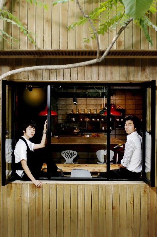 名称：咖啡王子1号店 커피프린스1호점 (2007)描述：高恩赞（尹恩惠）是家里的家长，为了养家糊口女扮男装