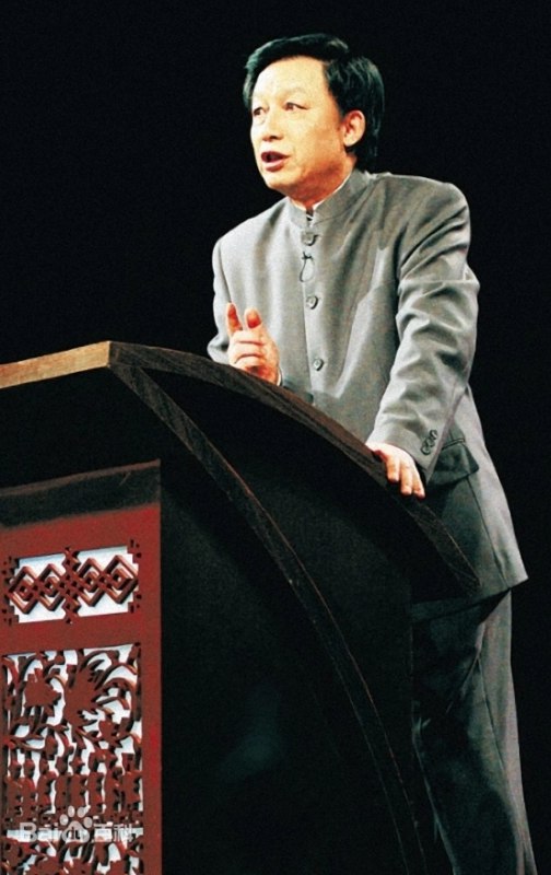 名称：易中天 百家讲坛合集（品三国/汉代风云人物/先秦百家/华罗庚）  描述：易中天虽然功成名就，但他仍然能耐住寂寞，这方面我很佩服他，他现在的全部心思都在中华史上，这就是知识分子的使命感