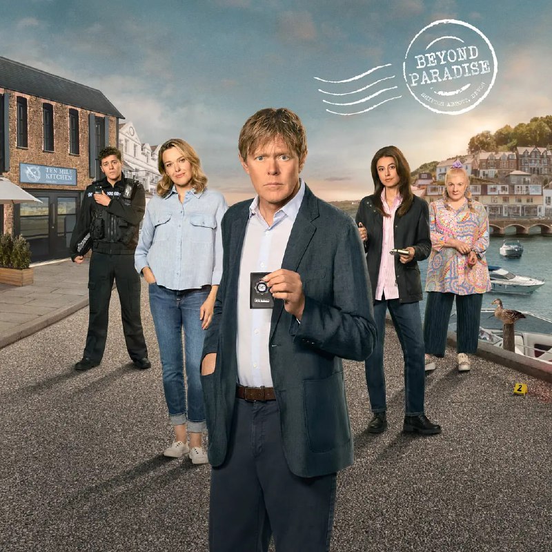 名称：天堂岛之外 第三季 Beyond Paradise Season 3 (2025)  英语中字 1080p 更新至E04描述：离开天堂并寻求更安静的生活后，汉弗莱在未婚妻玛莎的家乡找到了一份侦探督察的工作