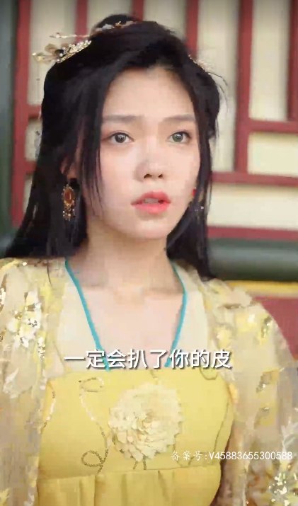 名称：擦边短剧：穿越后成了西门庆(100集)  描述：这个女人正在和自己的丈夫亲热，可谁知一个猥琐男在外偷偷看了好久，丈夫走后，女人正在洗澡，猥琐男偷偷进去准备对她图谋不轨，可谁知正巧被女人的丈夫看见，误以为是女人偷腥，将女人带到..  链接：