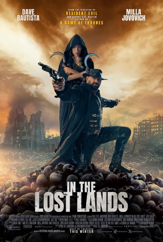 名称：在失落之地 In the Lost Lands (2025) 德国+加拿大+美国  双语硬字幕描述：主演：米拉·乔沃维奇 / 戴夫·巴蒂斯塔，故事根据乔治·马丁的短片小说改编，讲述一位想要获得变换身形能力 的皇后做出大胆尝试，雇佣了一个拥有强大力量，并且令人恐惧的女人格雷·阿里斯