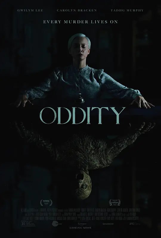 名称：咒物寻凶 Oddity (2024)描述：丹妮原本和丈夫泰德正在翻修偏僻的乡间别墅，却在此地惨遭杀害，所有人都怀疑是当地精神病院的病人所为，因为泰德正是该院的一名医生