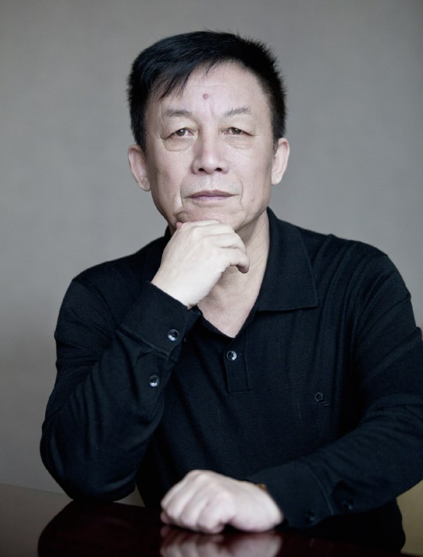 名称：易中天作品合集描述：收录易中天各类著作共十八种，总计四百多万字，内容涉及文学、美学、艺术、文化、历史、法律、政治、哲学和时事